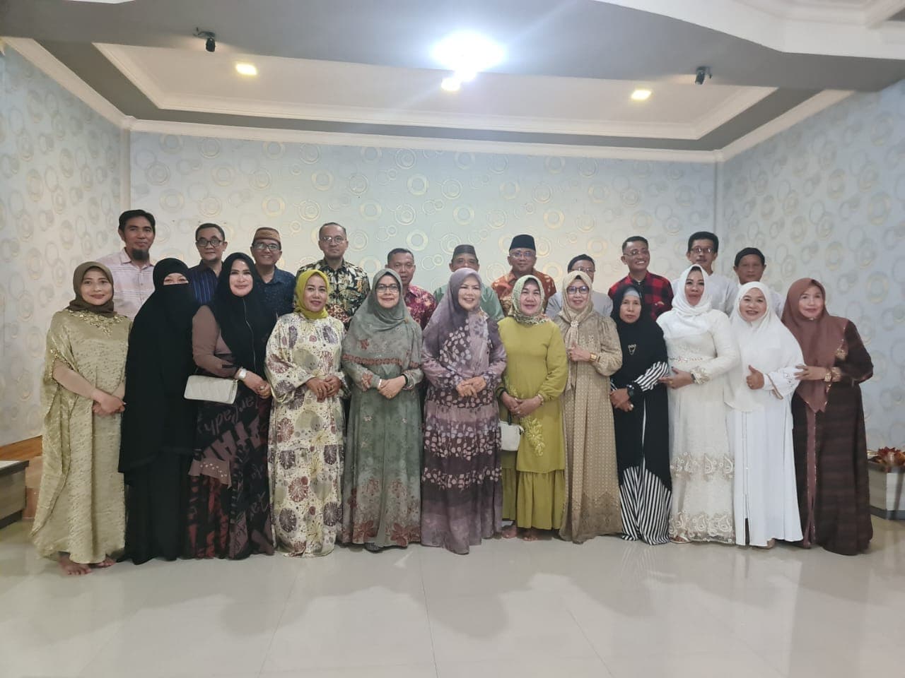Pengurus IWAPI dan Kadin Buka Puasa Bersama Anak Panti Asuhan di UBM Gorontalo